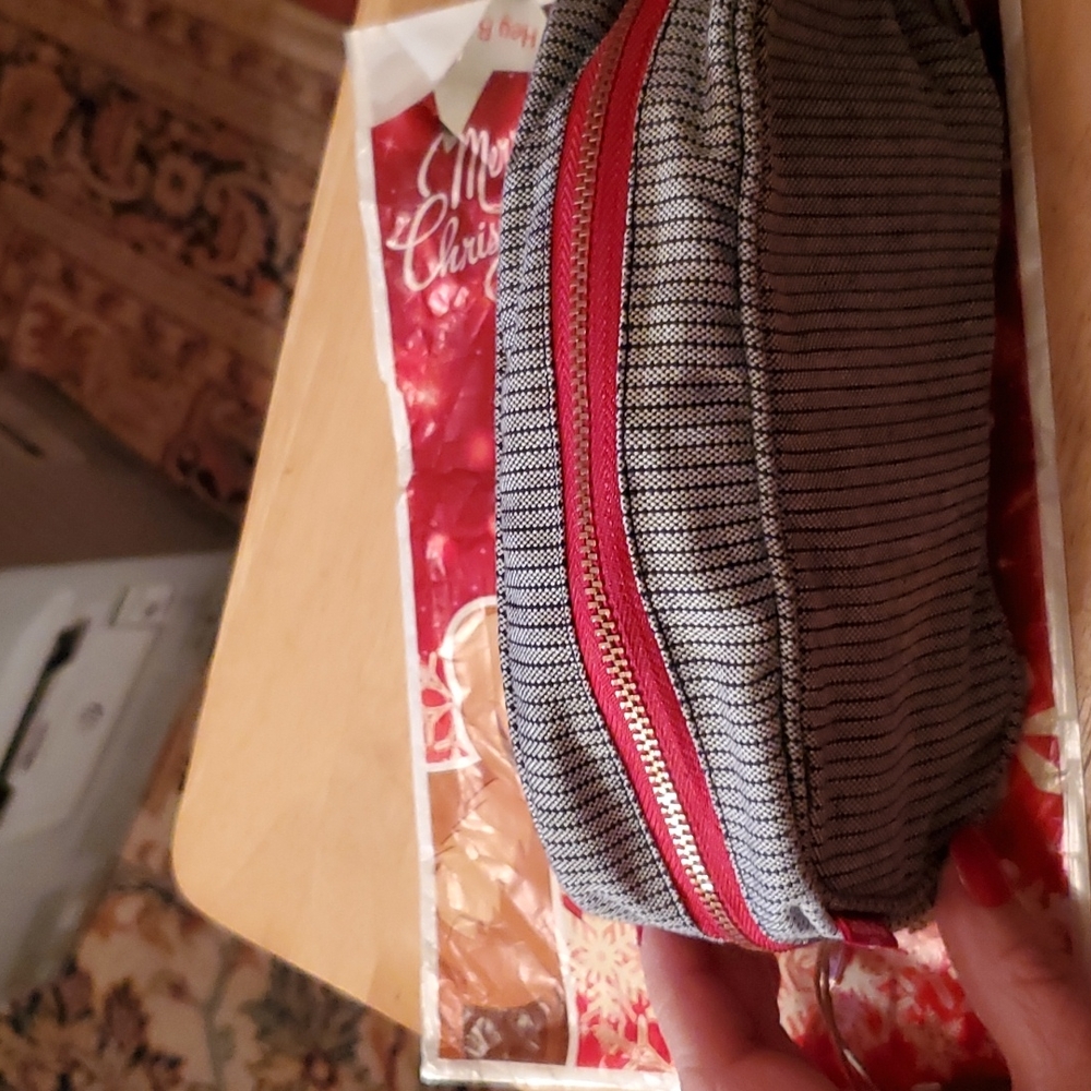 Levi's Gray Cosmetic Bag - Picture 4 of 4